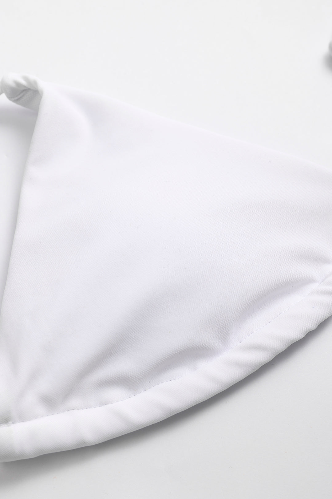 Metal Aksesuarlı Beyaz Bikini