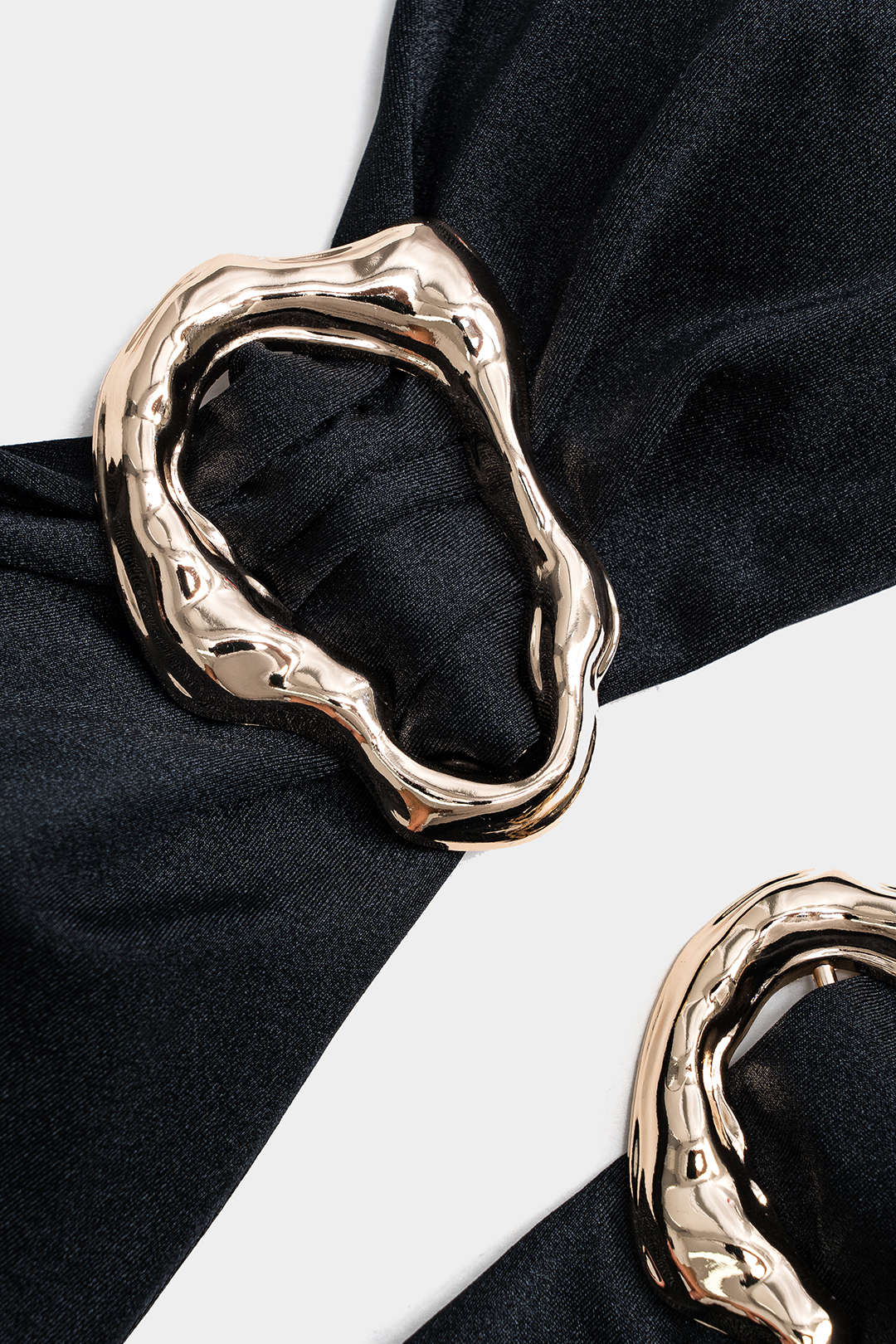 Rosvell Noir Jewel Cut-Out Mayo